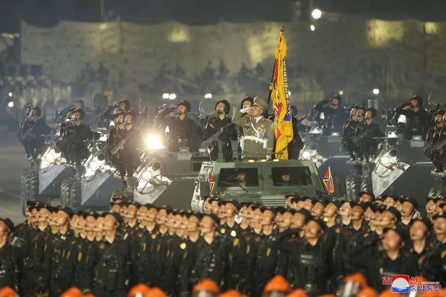 31-조선인민군창건 90돐경축 열병식